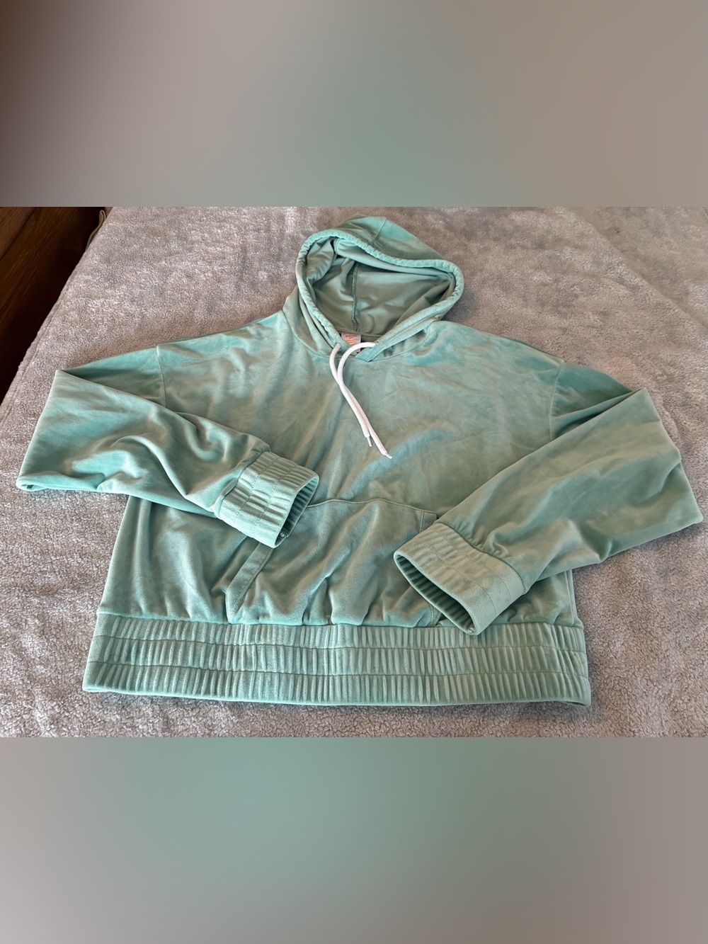 Women’s No Boundaries Cropped Mint Green Hooded Velvety Blouse Size XXXL